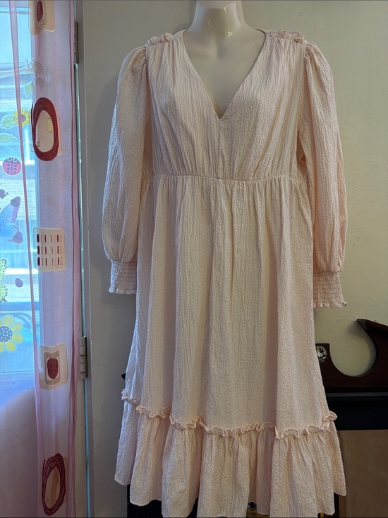 Calvin Klein Dresses & Skirts - Calvin Klein Pale Pink Midi Dress with Puff Sleeves